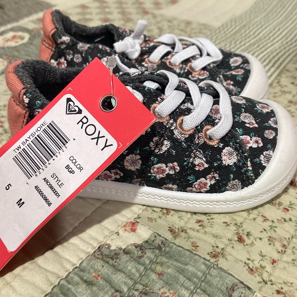 New children’s Roxy shoes